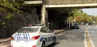 Şişli'de motosikletli iki şüpheli dövizci kuryesinden 50 bin dolar gasbetti