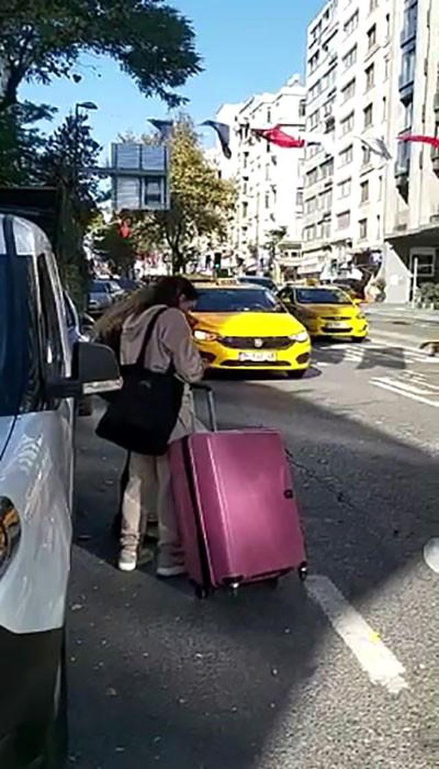 İstanbul'da 2 kadının taksi çilesi! Hepsi aynı gerekçeyle araçlarına almadı İstanbul'da 2 kadının taksi çilesi! Hepsi aynı gerekçeyle araçlarına almadı