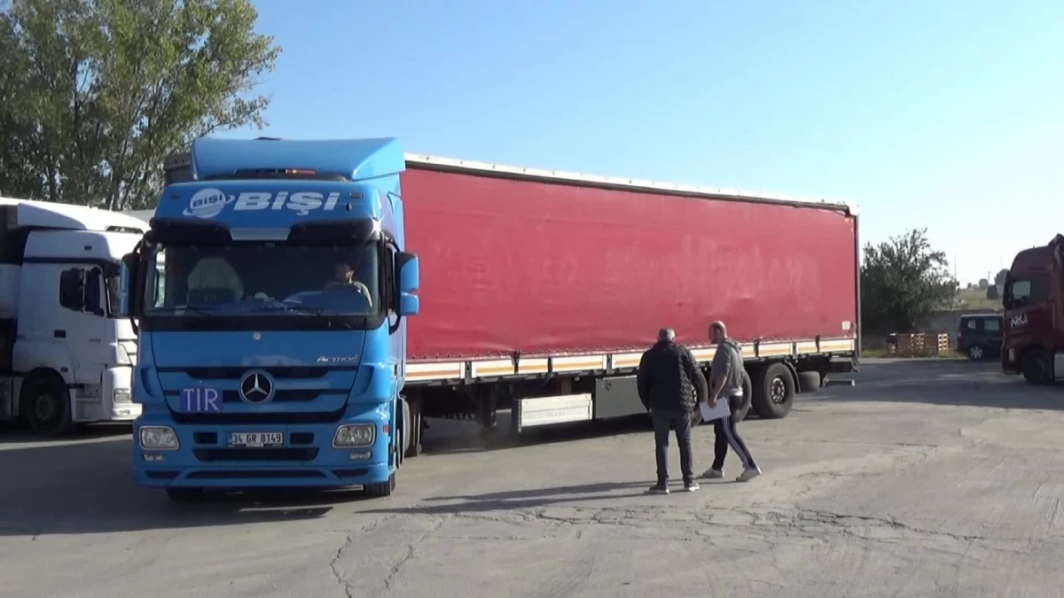 Ukrayna\'dan Buğday ve Ayçiçeği Taşıyan Tır Şoförleri Sınırdaki Yoğunluğa Tepki Gösterdi