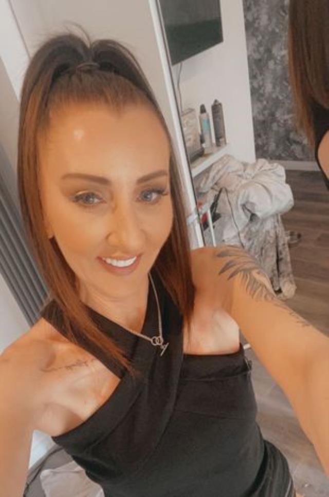 18 yıllık evliliğini tek bir hamlede bitiren kadın, boşandıktan sonra bambaşka biri oldu 18 yıllık evliliğini tek bir hamlede bitiren kadın, boşandıktan sonra bambaşka biri oldu