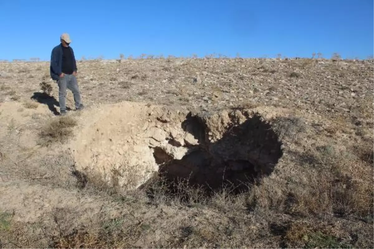 AKSARAY\'DA 10 METRE DERİNLİĞİNDE OBRUK OLUŞTU