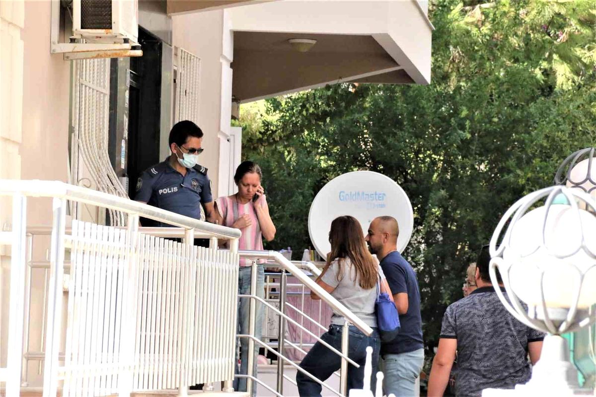 Azeri adam evinde ölü bulundu