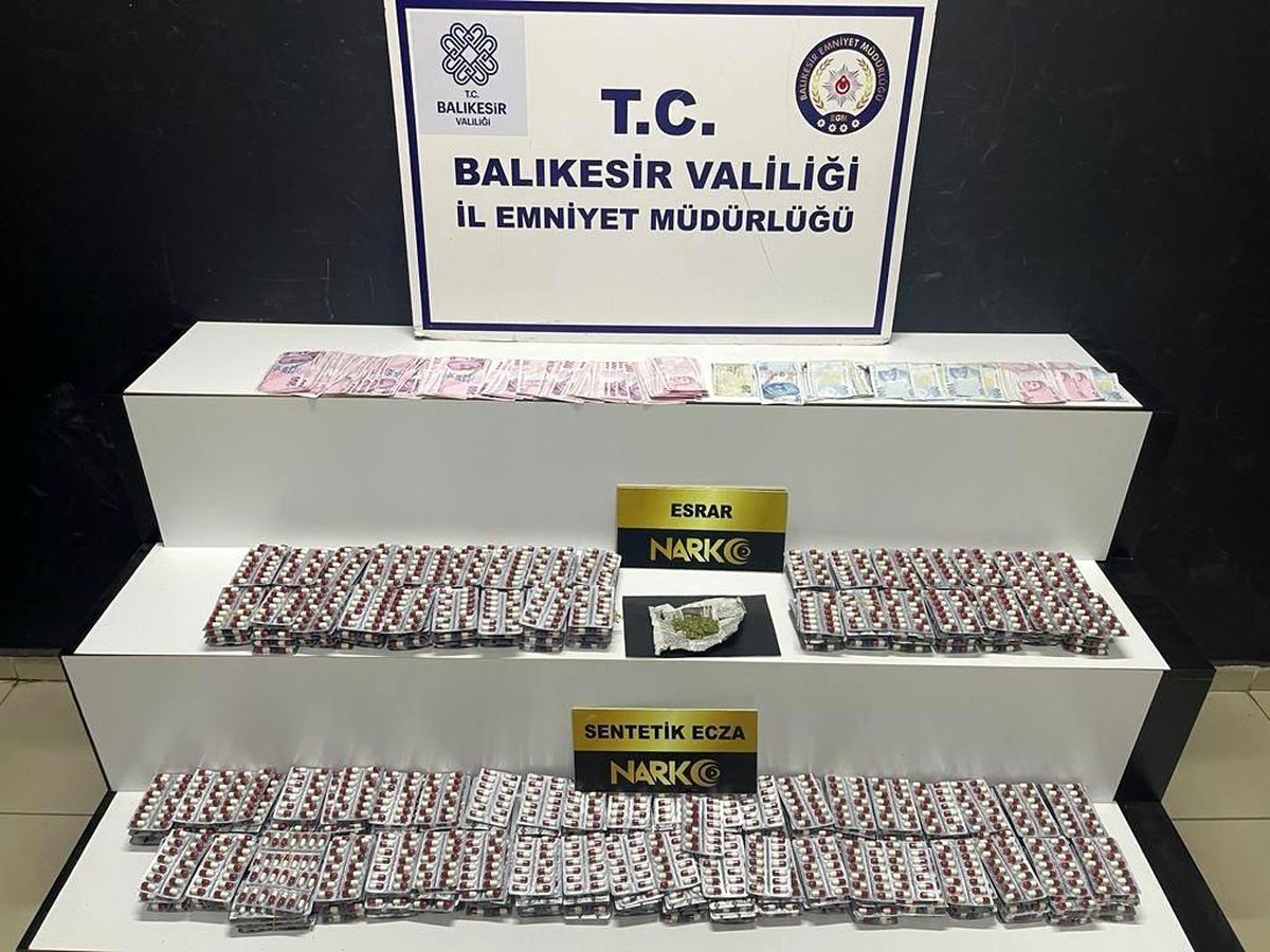 Balıkesir\'de 8 bin 260 adet uyuşturucu, uyarıcı hap ele geçirildi