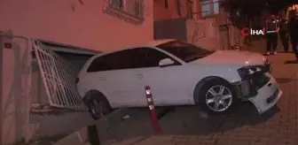 Beşiktaş'ta facianın eşiğinden dönüldü: Yokuştan kayan otomobil eve daldı