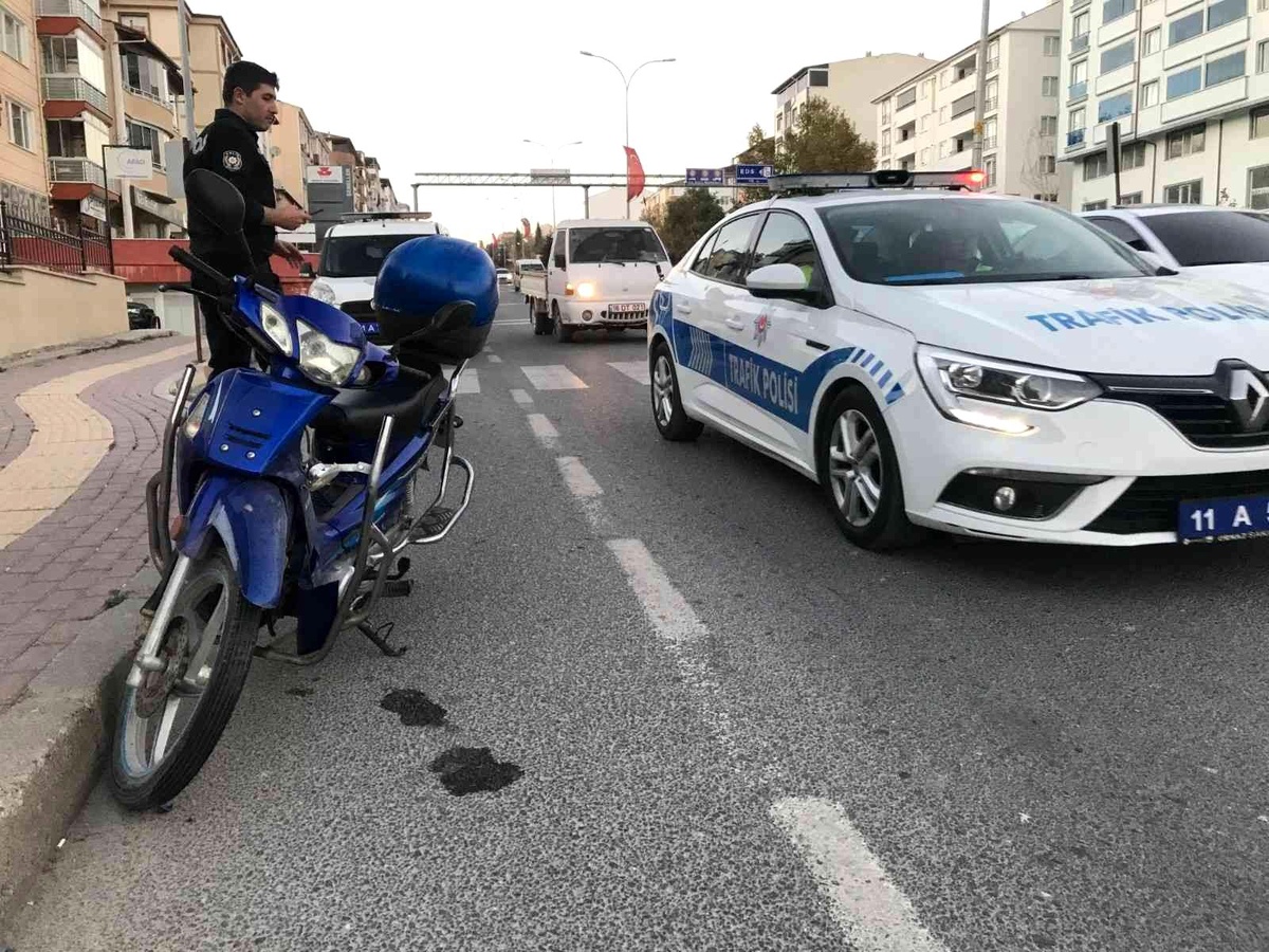 Bilecik\'te motosikletin çarptığı 8 yaşındaki çocuk ve sürücü yaralandı