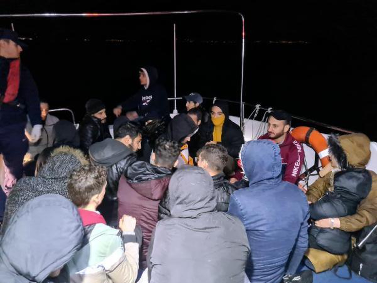 Bodrum açıklarında Yunanistan\'ın ittiği 60 kaçak göçmen kurtarıldı