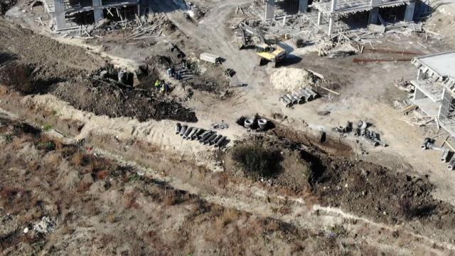 Büyükçekmece'de inşaat alanında 4 insana ait iskelet ve metal para bulundu