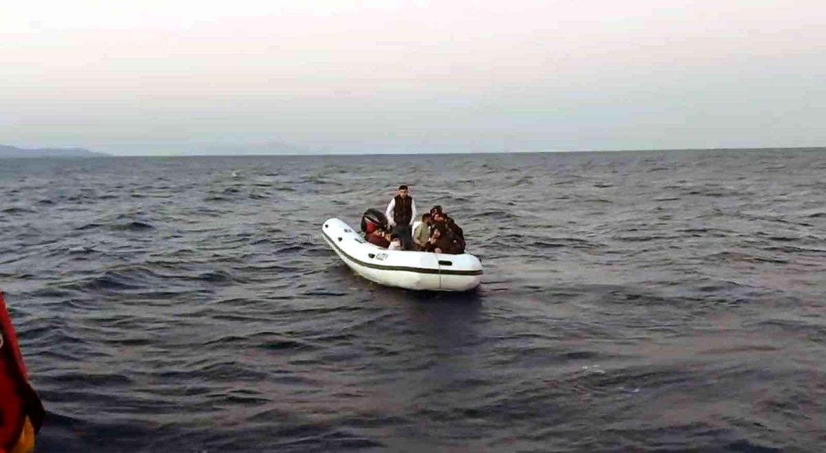 Datça\'da 12 düzensiz göçmen kurtarıldı