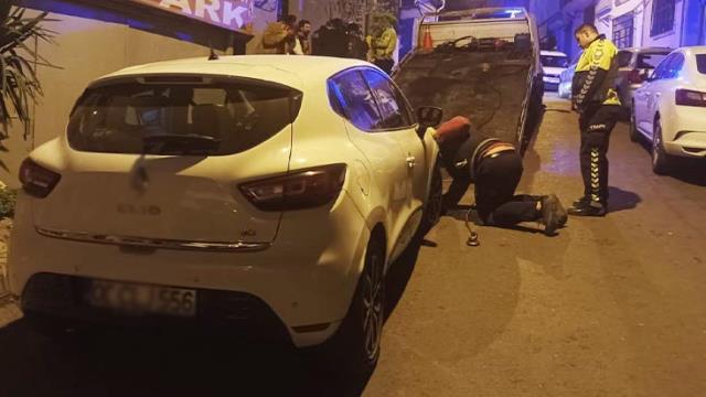 Dur ihtarına uymayan sürücü, polisi kaputun üzerine götürdü Dur ihtarına uymayan sürücü, polisi kaputun üzerine götürdü