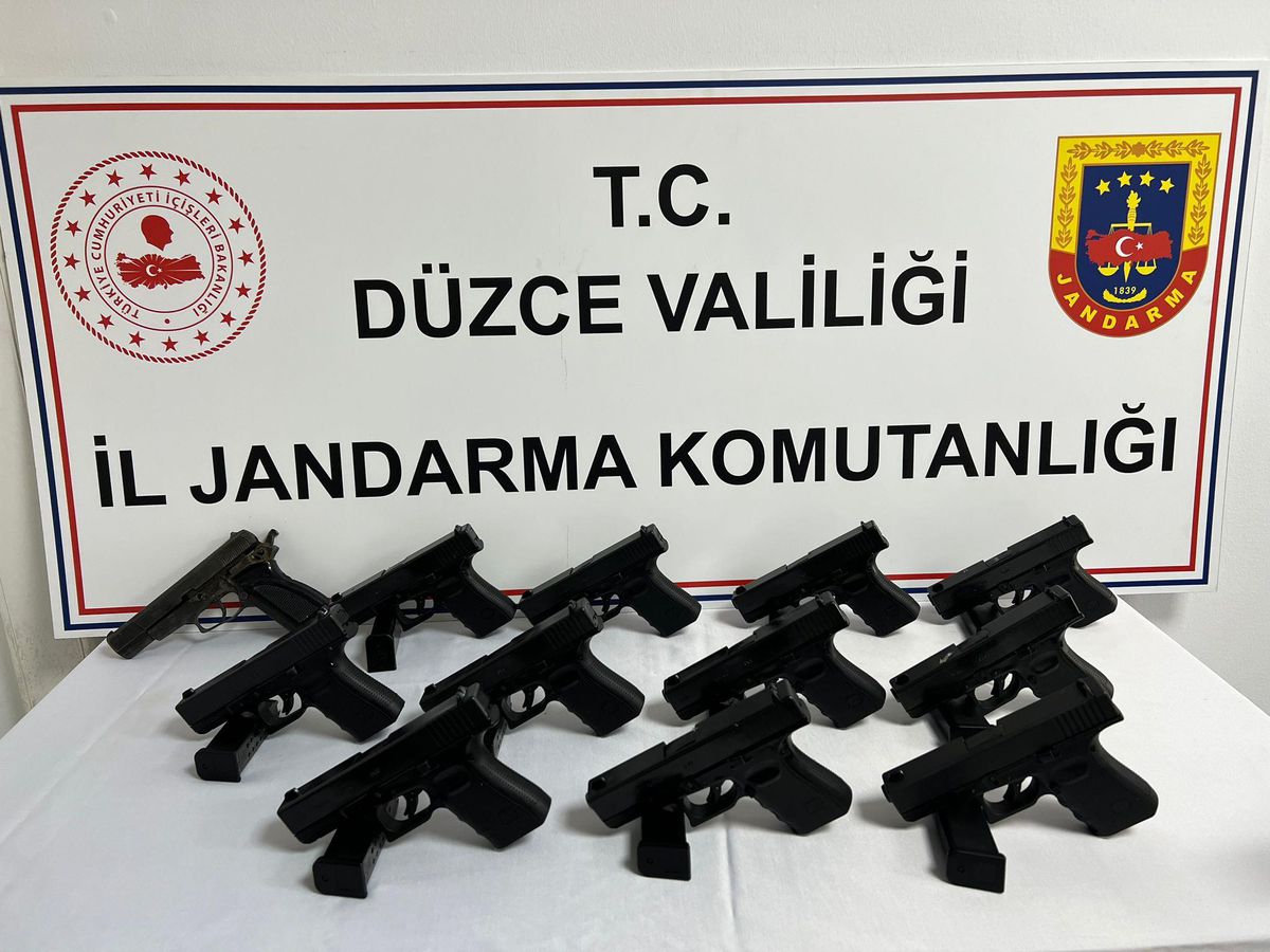 Düzce\'de uyuşturucu ve silah kaçakçılığı operasyonunda 4 şüpheli yakalandı