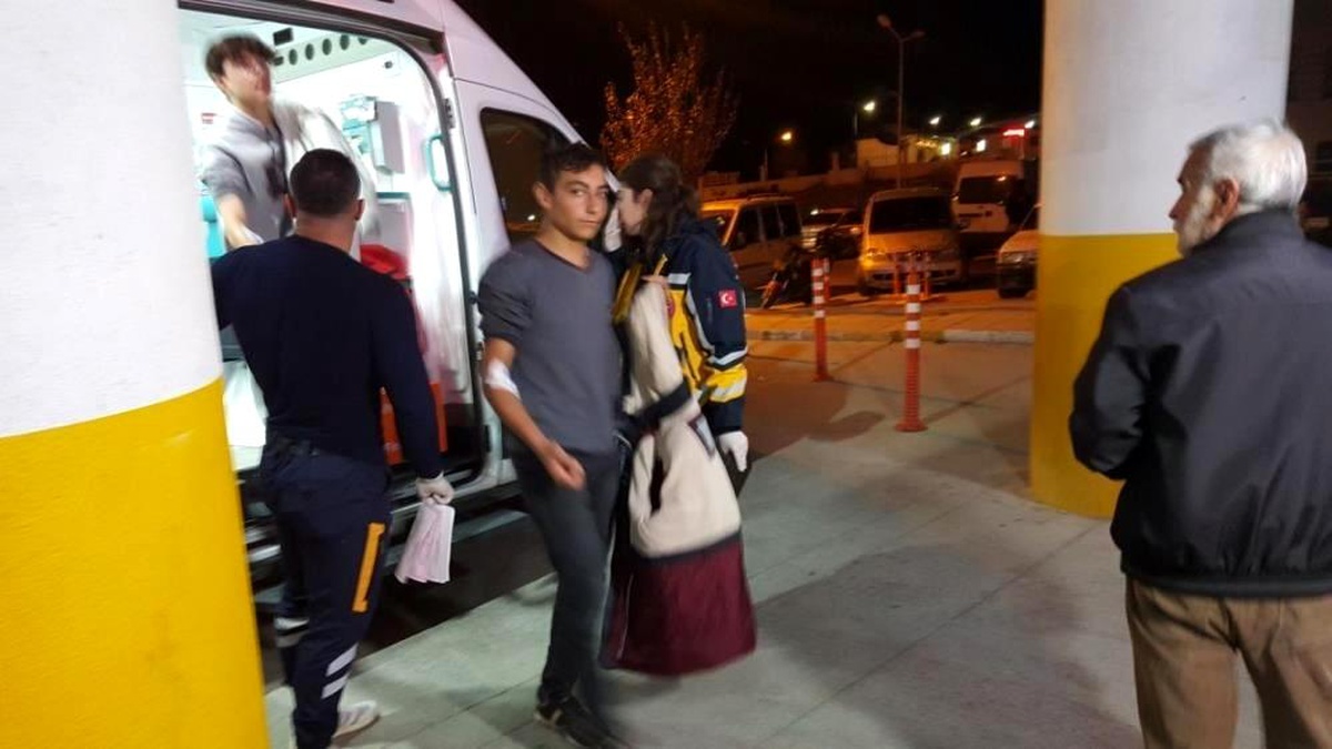Erzincan\'da gıda zehirlenmesi şüphesiyle hastaneye kaldırılan 20 öğrenciden 19\'u taburcu oldu