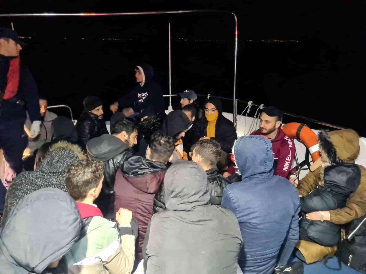İki olayda 60 düzensiz göçmen kurtarıldı