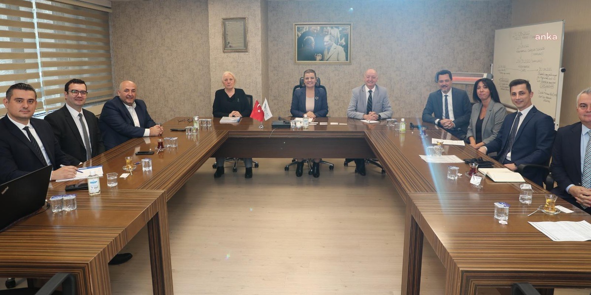 İzmit Belediye Başkanı Hürriyet, Hizmet Aracı Satın Alabilmek İçin Görüşmelerini Sürdürüyor