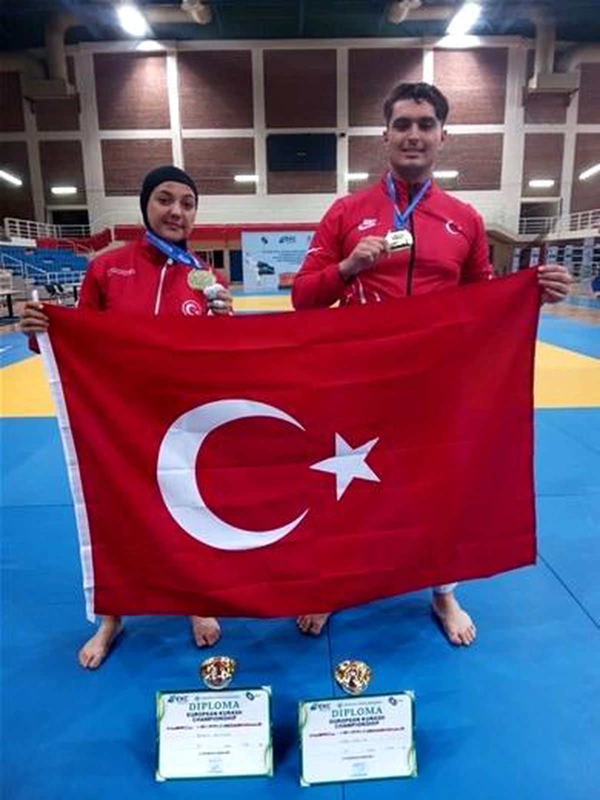 Kuraş branşında Bilecikli 2 sporcu Avrupa Şampiyonu oldu