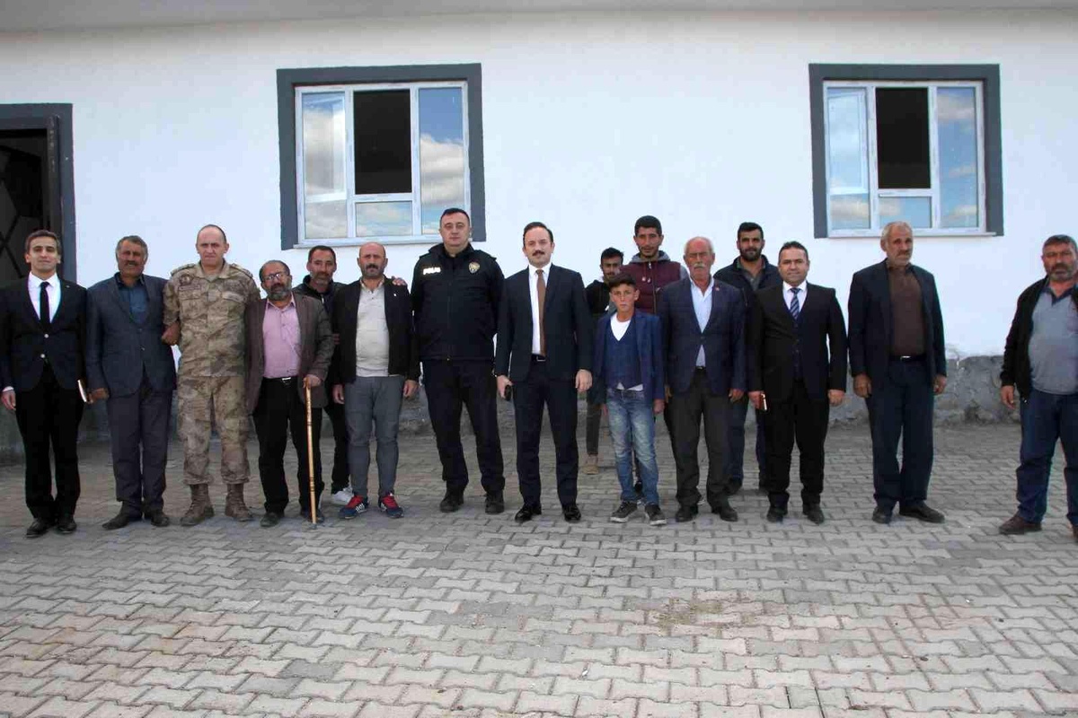 Malazgirt Kaymakamı Bayram köy ziyaretlerini sürüyor