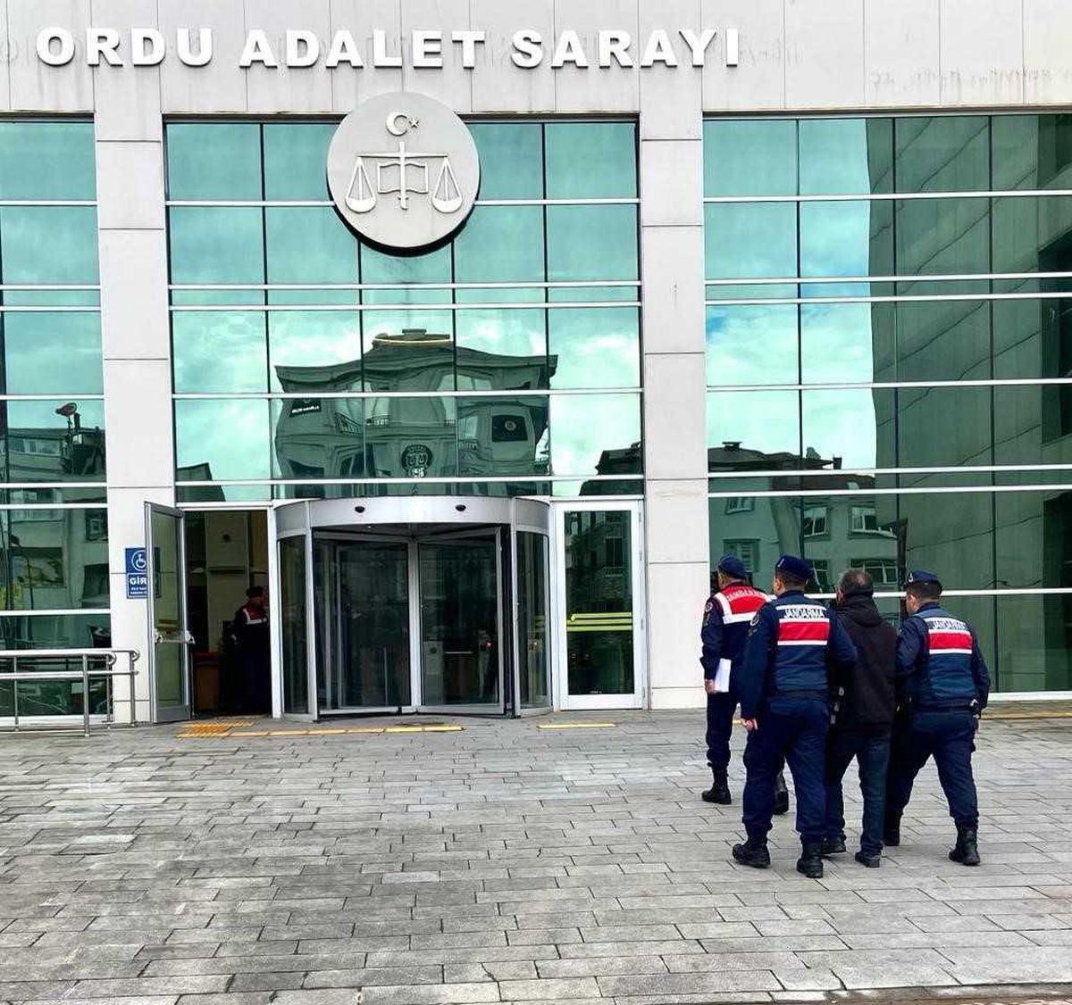 Ordu\'da otomobiliyle çarpıp kaçtığı yayanın ölümüne neden olan sürücü yakalandı