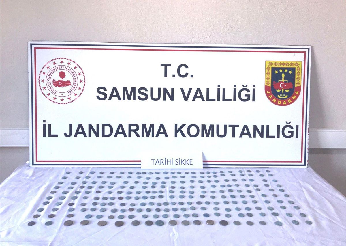 Samsun\'da bir araçta 237 sikke ele geçirildi