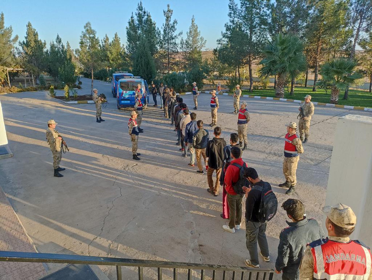 Şanlıurfa\'da 24 düzensiz göçmen yakalandı