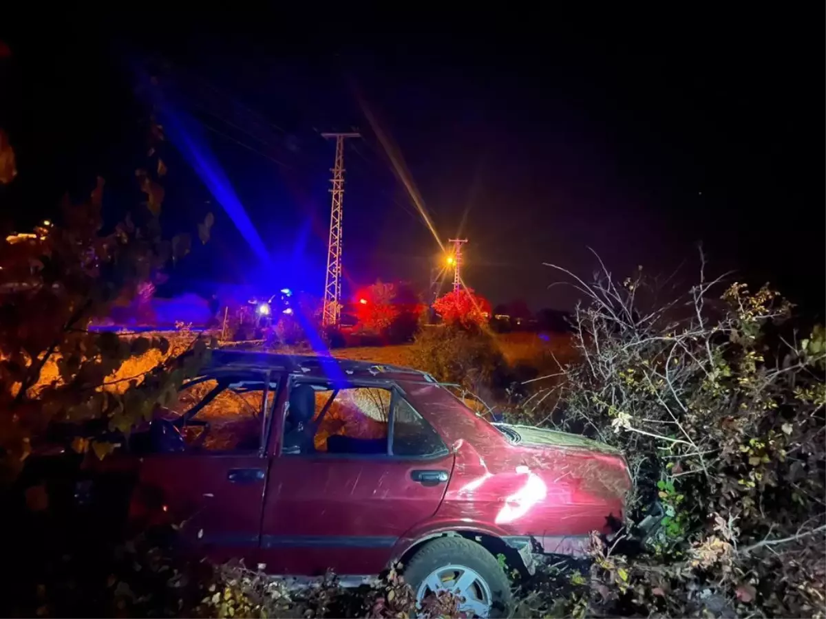 Sivas\'ta devrilen otomobildeki uzman çavuş öldü, 3 kişi yaralandı