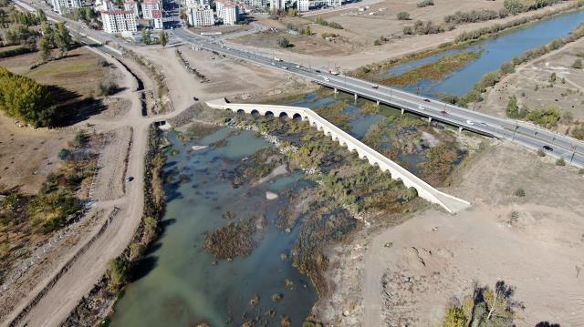 Türkiye'nin en uzun nehri Kızılırmak otlağa dönüştü, manzara herkesi ürküttü