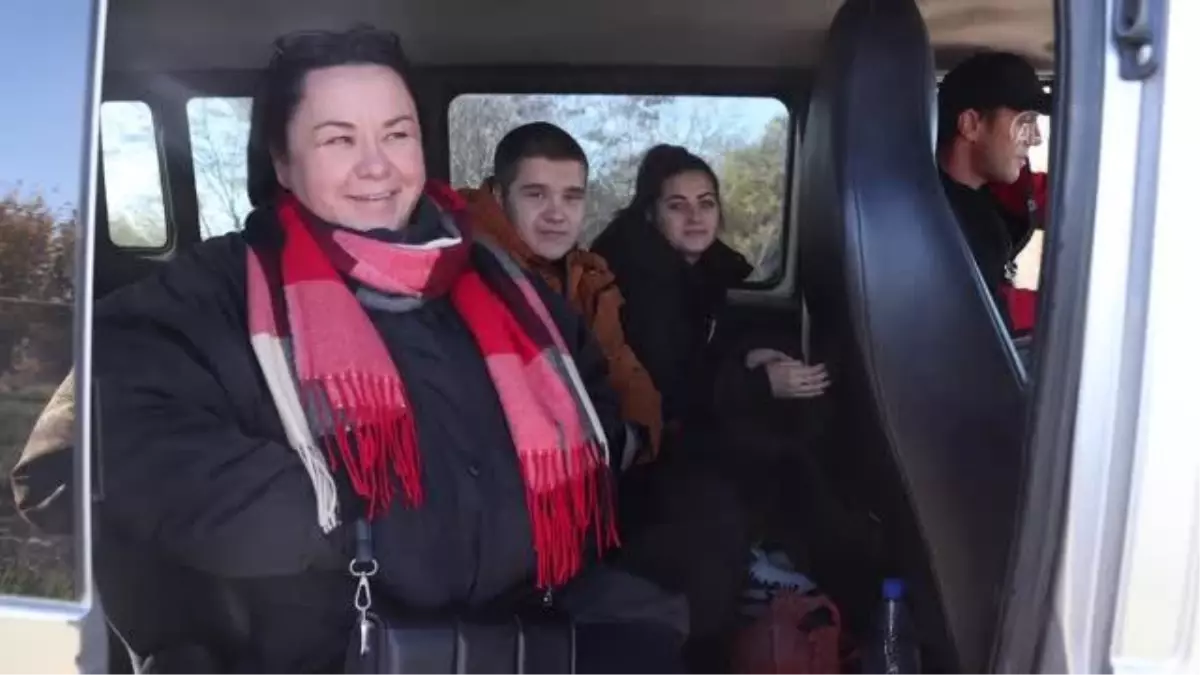 ZAPORİJYA - Ukrayna'nın Zaporijya bölgesinde Rus kontrolündeki yerlerden siviller ayrılıyor