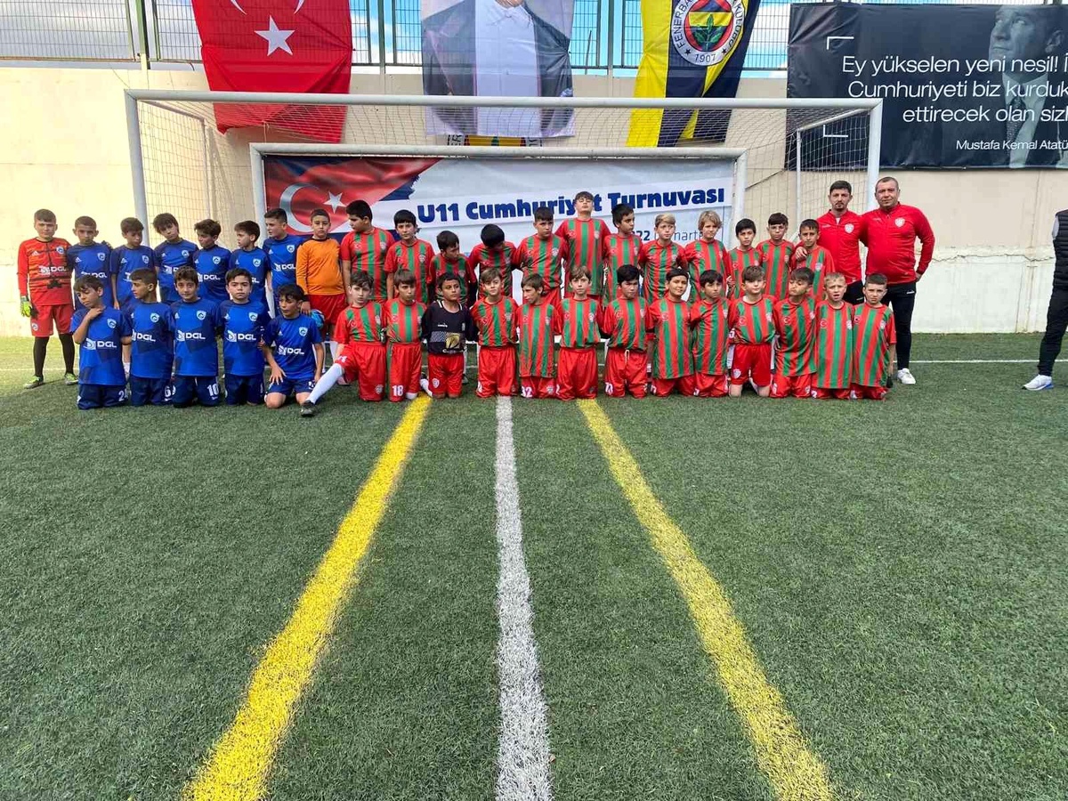 1308 Osmaneli Belediyespor \'U-11 Cumhuriyet Turnuvası\'a katıldı