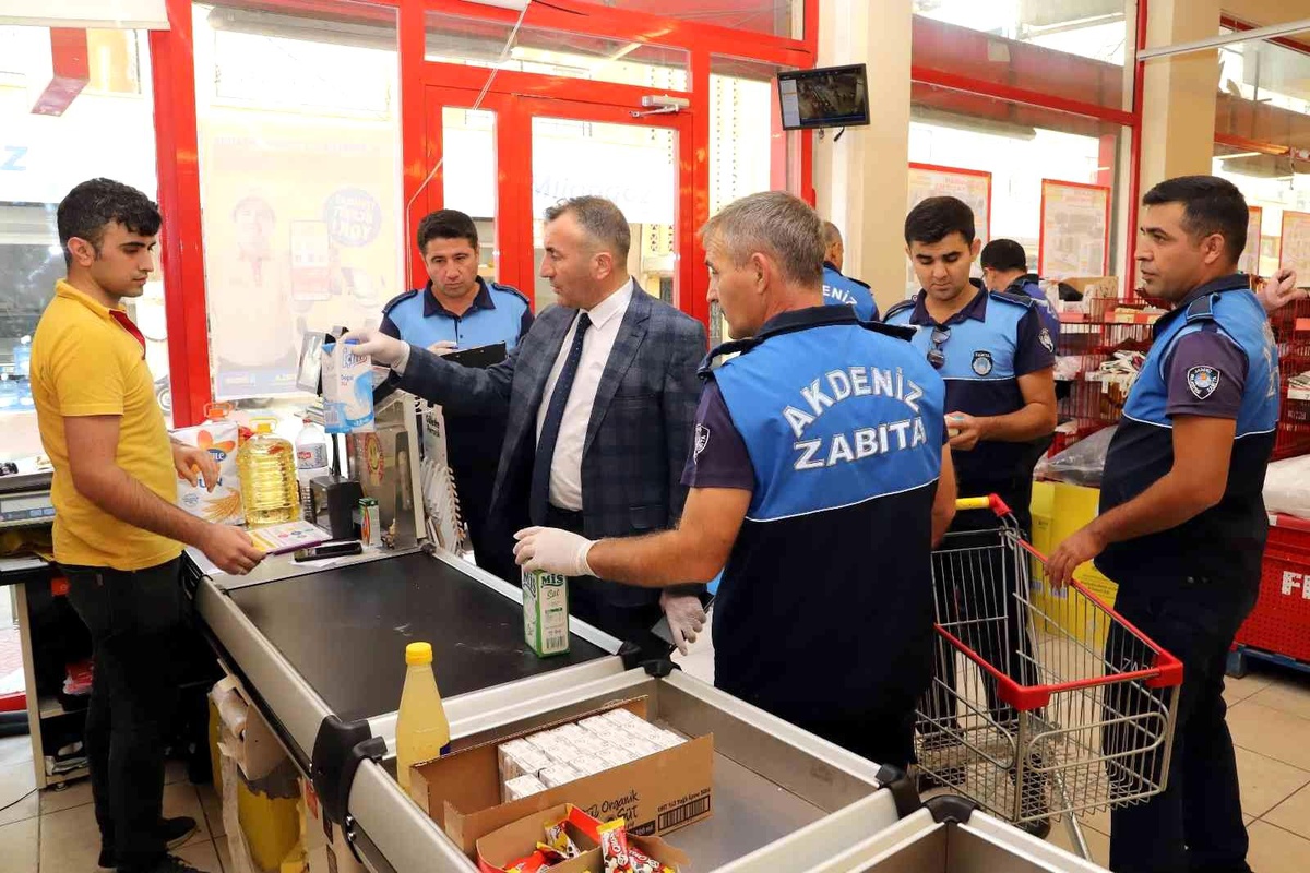Akdeniz\'de zincir marketler denetlendi