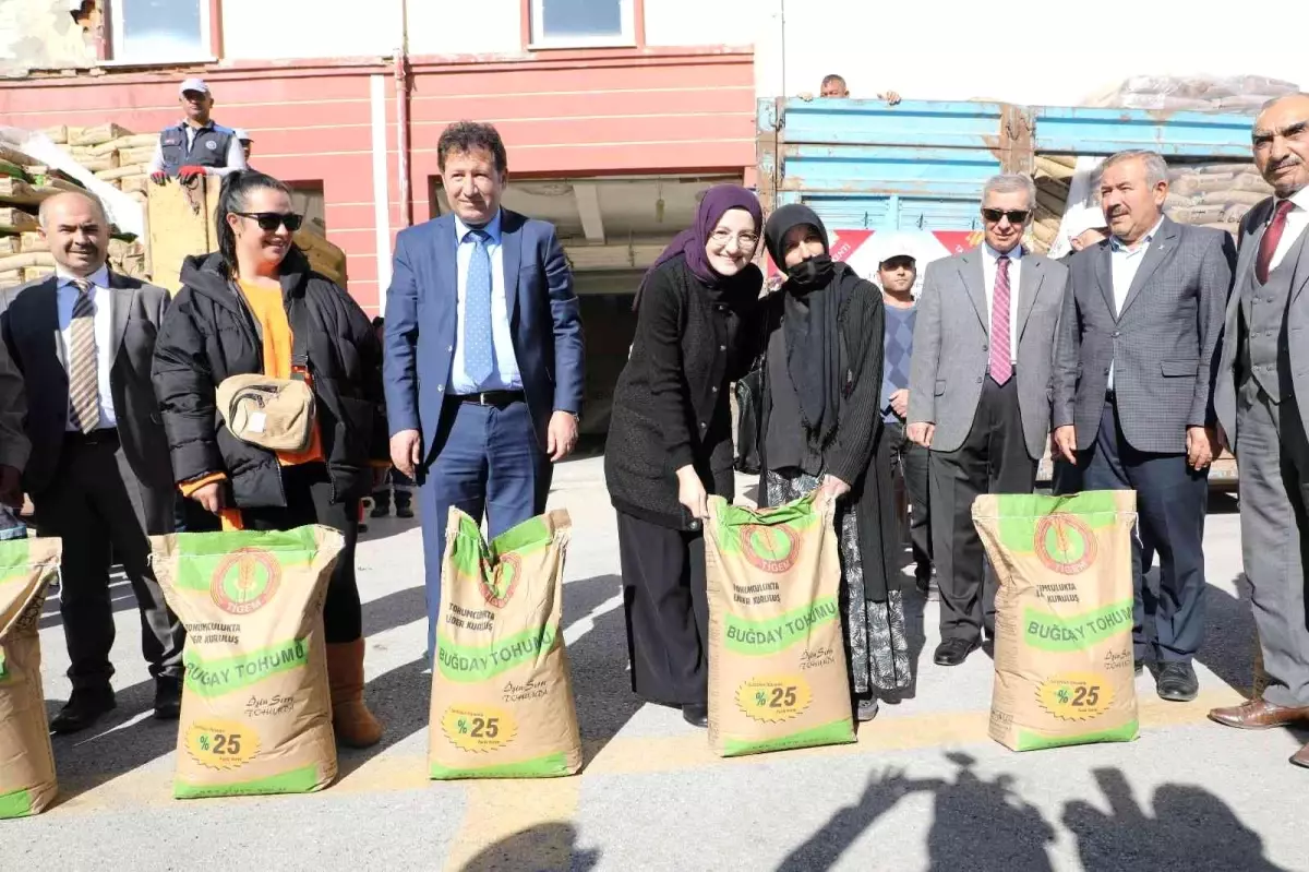 Akyurt\'ta 30 ton tohum çiftçilere emanet