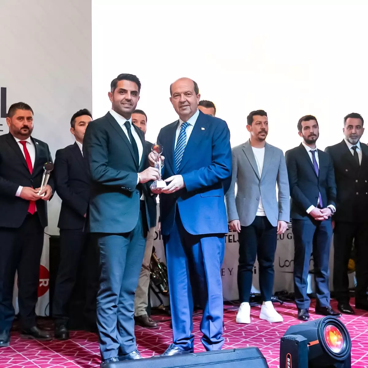 Anıl Ulaş Övençoğlu\'na bir ödül de Küresel Gazeteciler Konseyi\'nden