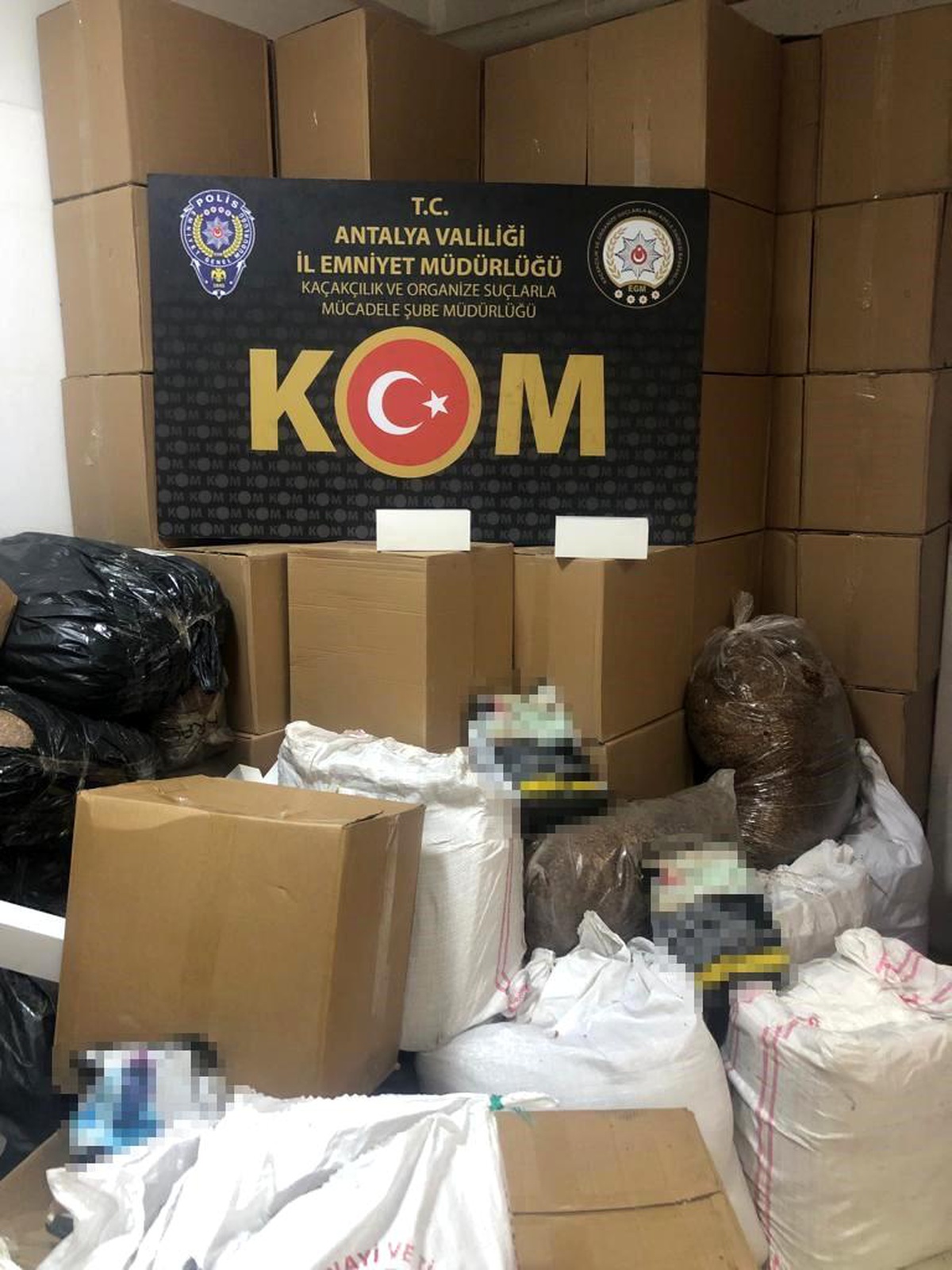 Antalya\'da kaçak tütün satanlara büyük darbe