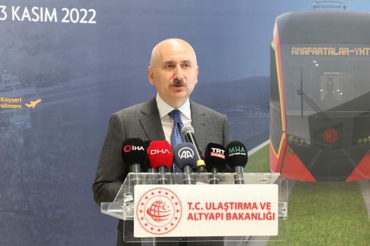 Bakan Karaismailoğlu: Kağıthane-İstanbul Havalimanı metro hattı açılışı için gün sayıyoruz
