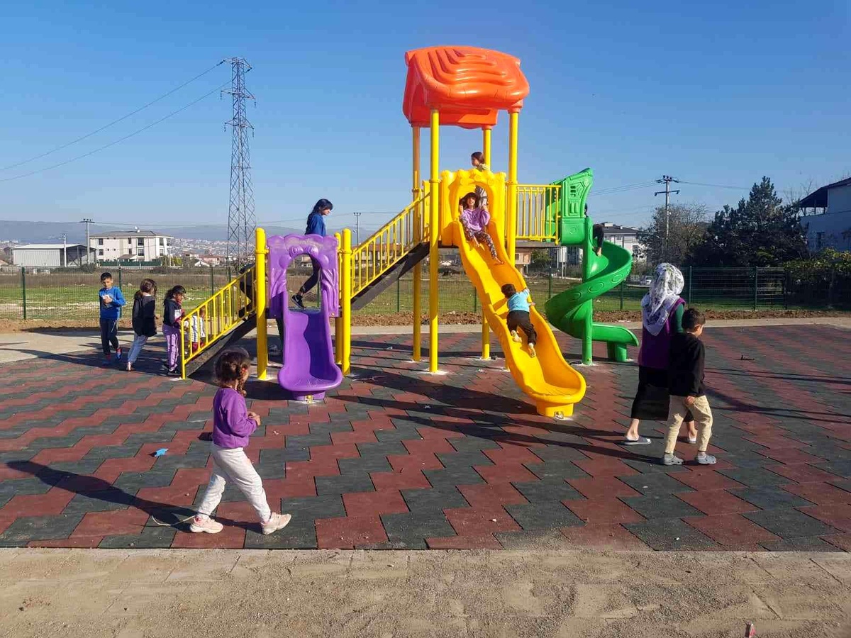 Başkan Özlü "Bir çocuğun tebessümü bizim için her şeye değer"