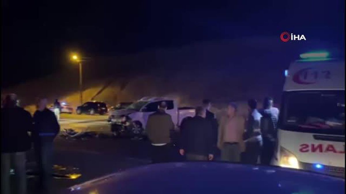 Batman'da iki otomobil kafa kafaya çarpıştı: 5 yaralı