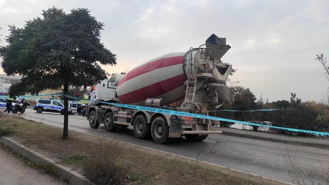 Çalıştığı işyerinde beton mikserin altında kalan 14 yaşındaki çocuk öldü Çalıştığı işyerinde beton mikserin altında kalan 14 yaşındaki çocuk öldü