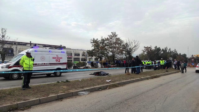 Çalıştığı işyerinde beton mikserin altında kalan 14 yaşındaki çocuk öldü Çalıştığı işyerinde beton mikserin altında kalan 14 yaşındaki çocuk öldü