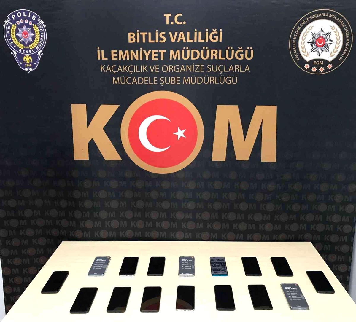 Bitlis\'te gümrük kaçağı 16 telefon ele geçirildi