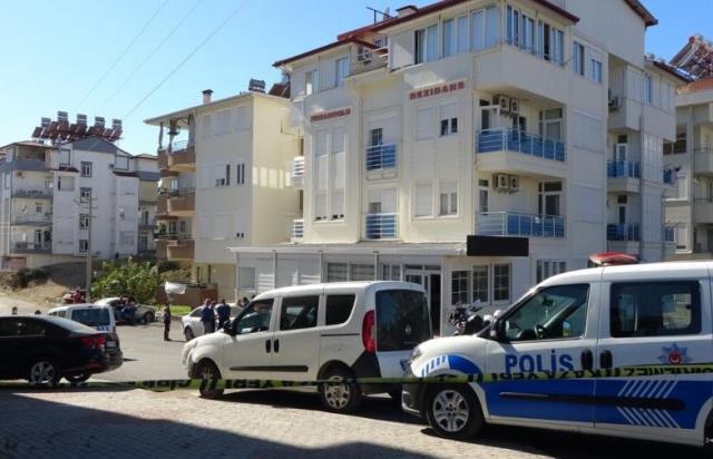 Camdan içeri bakında gördüler! 3 gündür aranan kadının cansız bedeni erkek arkadaşının evinde bulundu Camdan içeri bakında gördüler! 3 gündür aranan kadının cansız bedeni erkek arkadaşının evinde bulundu