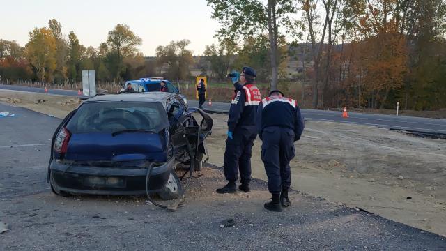 İki aracın çarpışması bir aileyi darmadağın etti! Geriye mutluluklarını gösteren bu kare kaldı