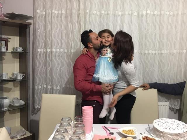 İki aracın çarpışması bir aileyi darmadağın etti! Geriye mutluluklarını gösteren bu kare kaldı