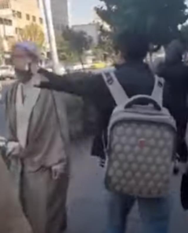 İran'da protestolar alevlendi! Molla yetiştiren medreseleri yakmaya başladılar