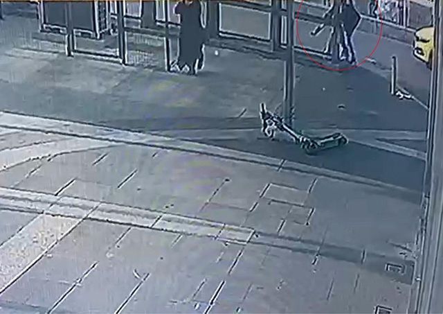 İstanbul'un göbeğinde kan donduran olay! Metrobüs durağında sevgilisini öldürdükten sonra kendi kafasına sıktı İstanbul'un göbeğinde kan donduran olay! Metrobüs durağında sevgilisini öldürdükten sonra kendi kafasına sıktı