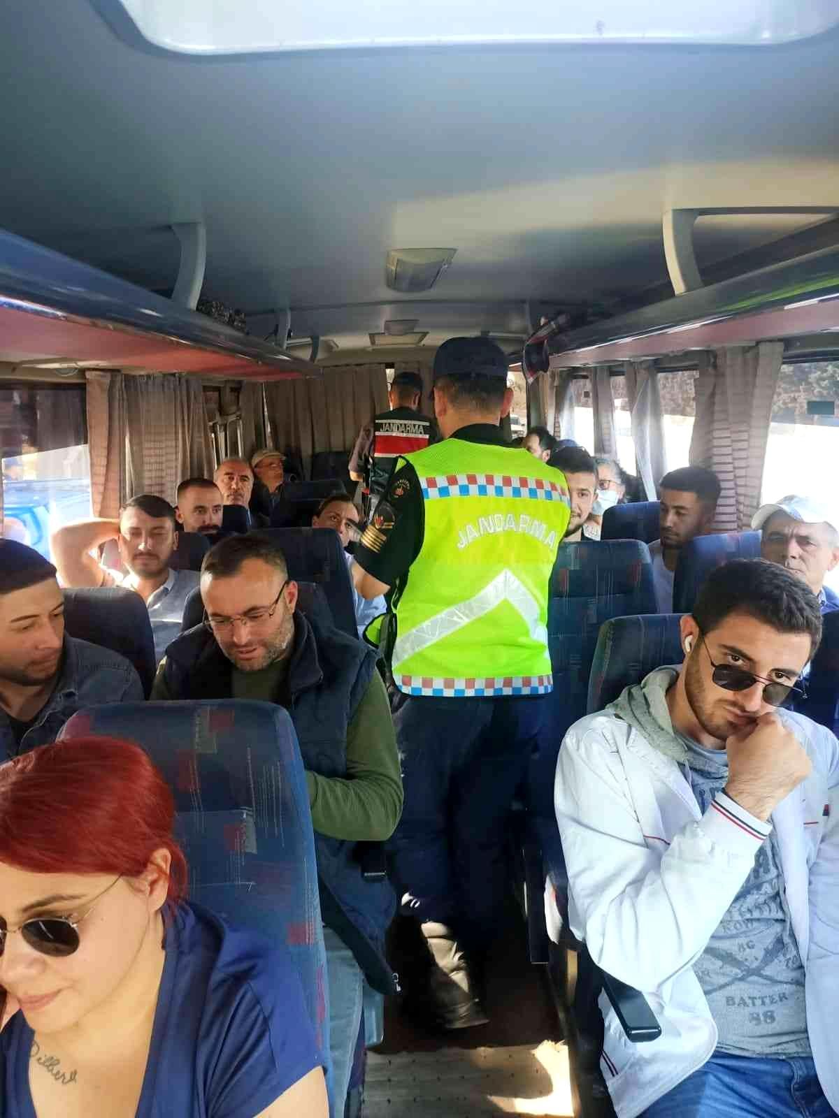 Jandarma yolculara KADES\'i tanıttı