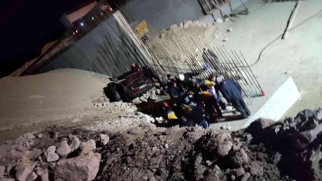 Kahreden kaza! Kağıt gibi ezilen otomobil 4 kişiye mezar oldu Kahreden kaza! Kağıt gibi ezilen otomobil 4 kişiye mezar oldu