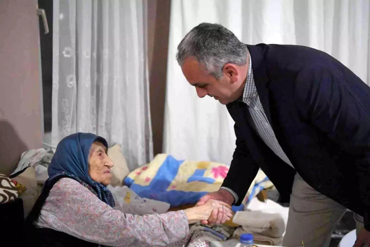 Konyaaltı Belediye Başkanı Esen\'den Duygulandıran Ziyaret