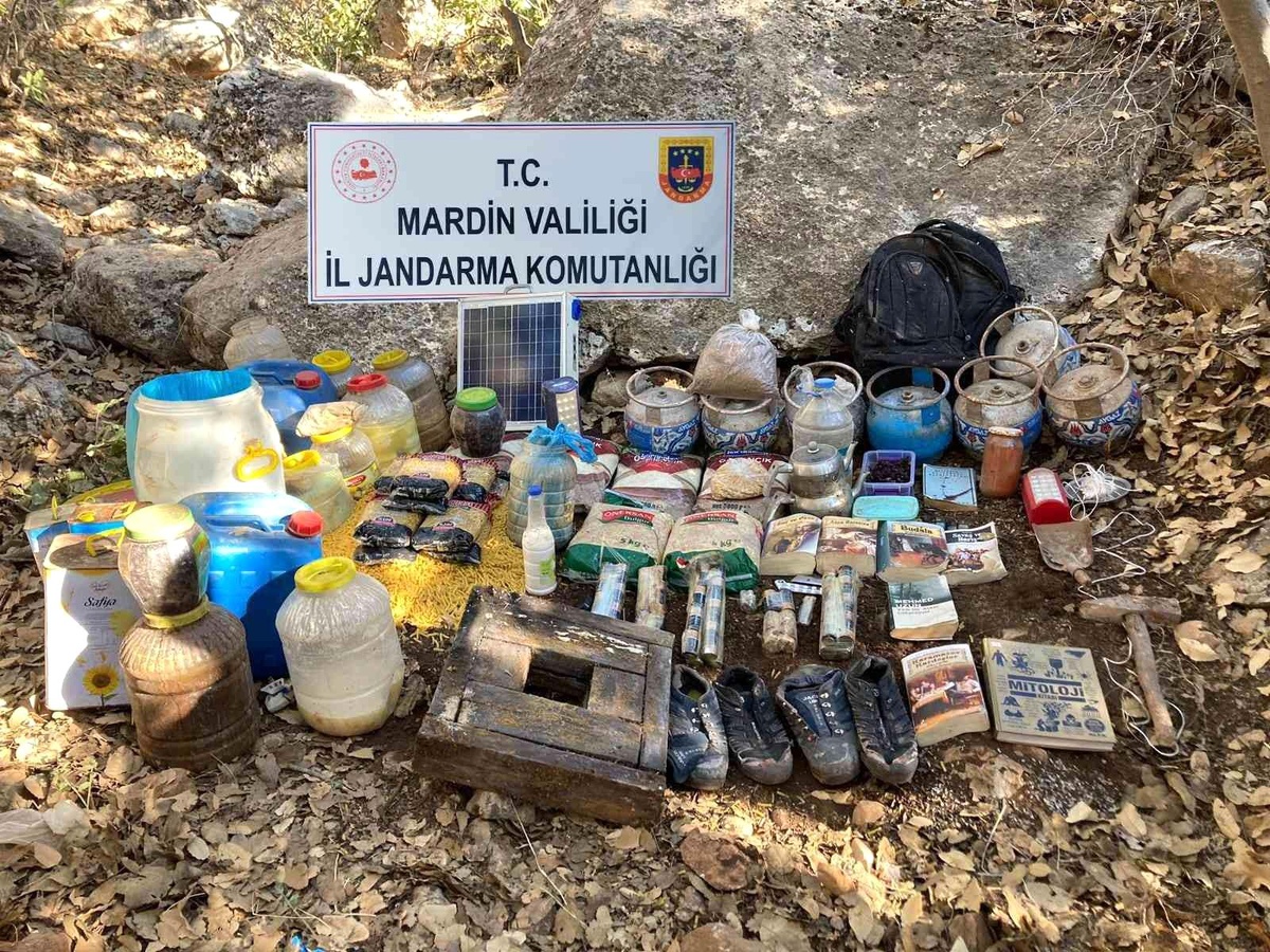 Mardin\'de PKK\'lı teröristlerin kullandığı sığınakta patlayıcı madde ele geçirildi