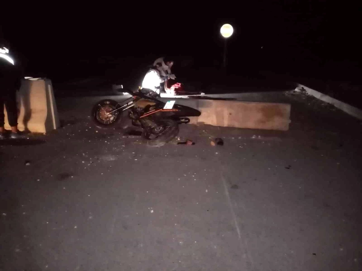 Motosikletiyle beton bariyerlere çarpan Rus hayatını kaybetti