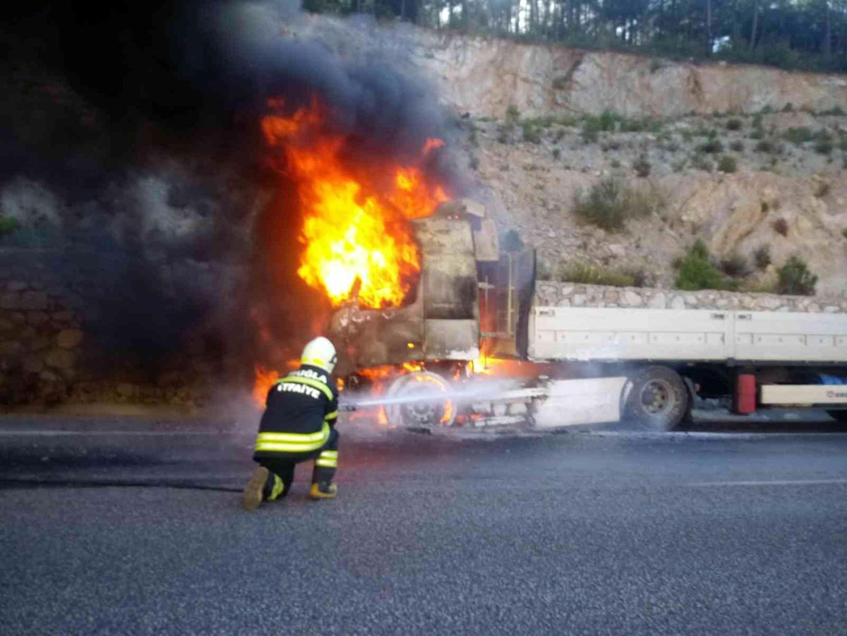 Muğla\'da TIR yangını