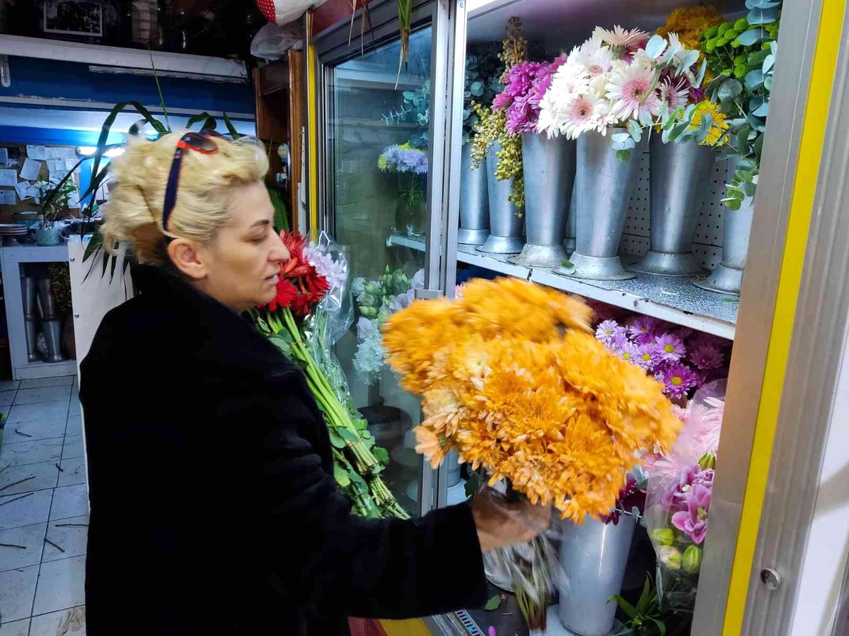 Öğretmenler Günü\'nün hafta içi kutlanacak olması çiçekçilere yaradı