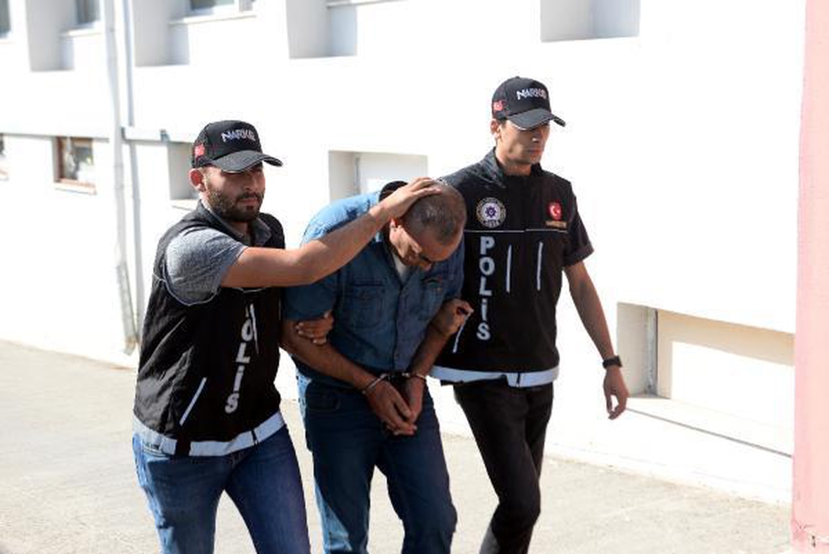 Otomobilin tamponundan 1,3 kilo esrar çıktı, \'İçmek için aldım\' dedi