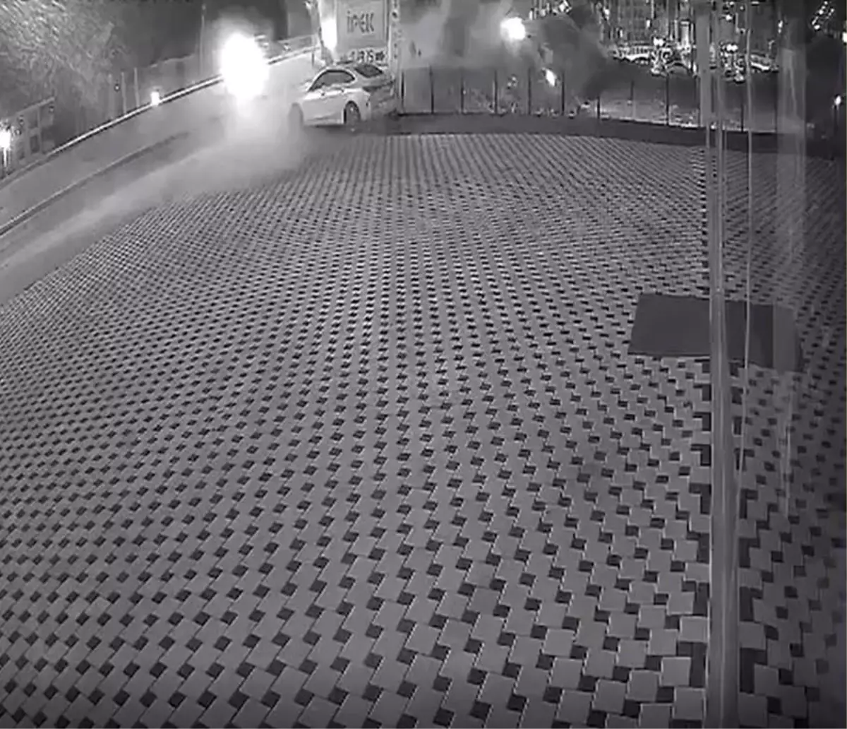 Park halindeki araca çarpıp tarlaya uçtu